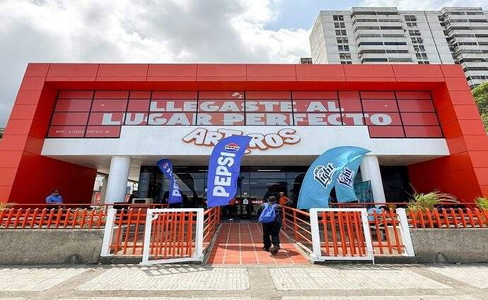 Arturos habilita centro de alimentación gratuito en La Guaira