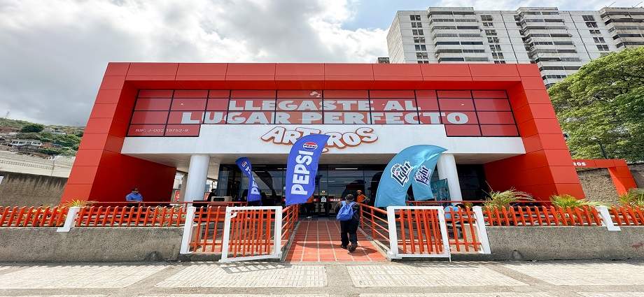Arturos habilita centro de alimentación gratuito en La Guaira