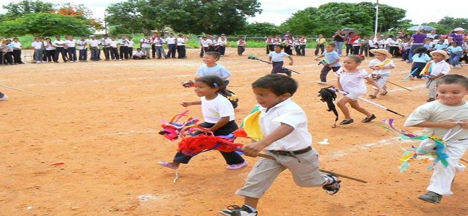 Juegos Tradicionales de Venezuela: Carrera de caballitos de palo