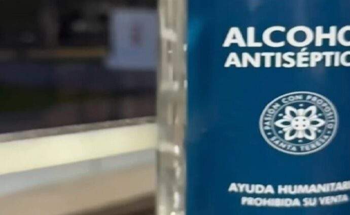 Santa Teresa produce alcohol antiséptico para atender contingencia