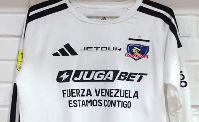 Colo-Colo usa camiseta solidaria en apoyo a Venezuela