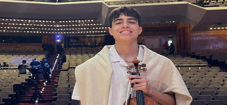 Sucrense gana Concurso Nacional de Violín