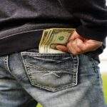 La Décima en el día a día: Con reales en el bolsillo