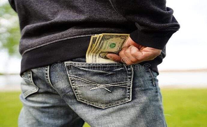 La Décima en el día a día: Con reales en el bolsillo