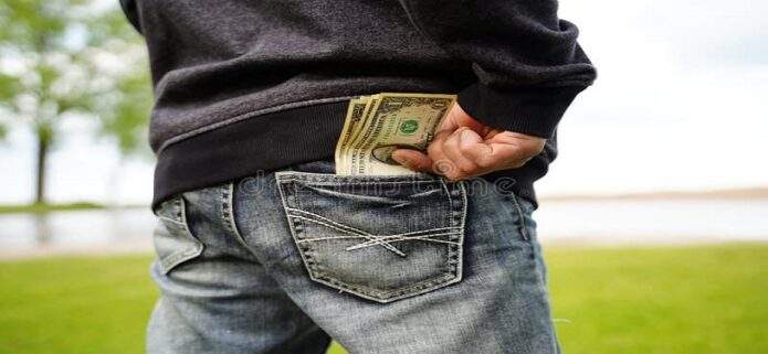 La Décima en el día a día: Con reales en el bolsillo