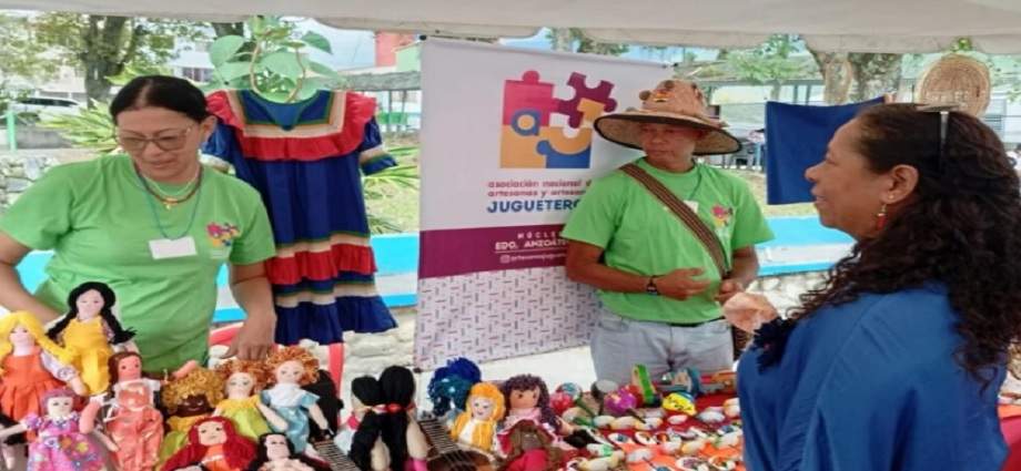 Inaugurado el Primer Encuentro Nacional de Jugueteros en Mérida