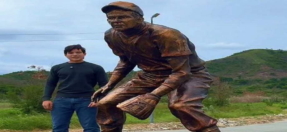 Josué Benjamín Figueroa esculpe a Luis Aparicio