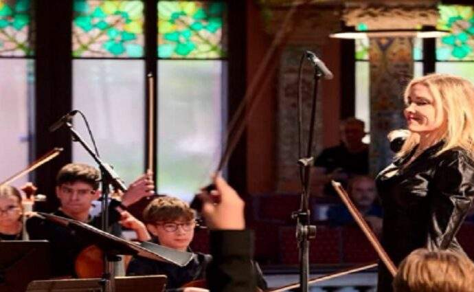 Rhomy López brilla al frente de El Sistema Texas en el Palau de la Música Catalana