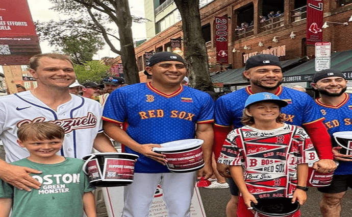 Los Medias Rojas de Boston recaudan más de 300 mil dólares para damnificados por terremotos