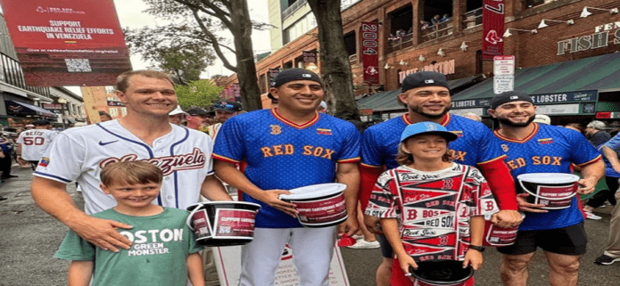 Los Medias Rojas de Boston recaudan más de 300 mil dólares para damnificados por terremotos