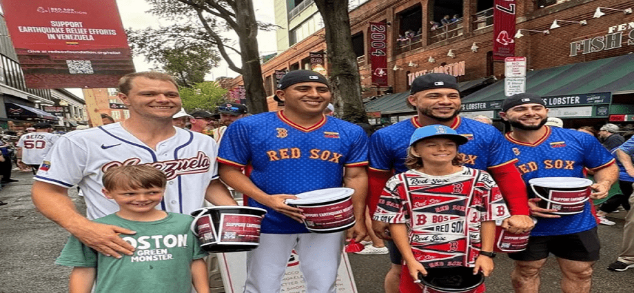 Los Medias Rojas de Boston recaudan más de 300 mil dólares para damnificados por terremotos