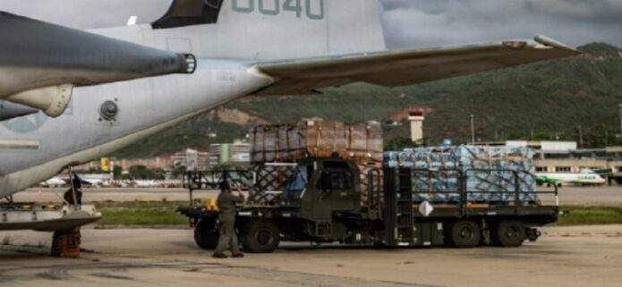 Llegan más de 300 toneladas de asistencia estadounidense tras los sismos