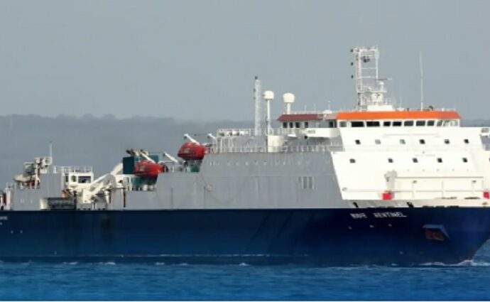 Llega buque para reparar cable submarino de internet