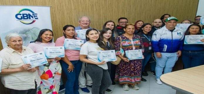 Entregan créditos a artesanos y comerciantes de Nueva Esparta