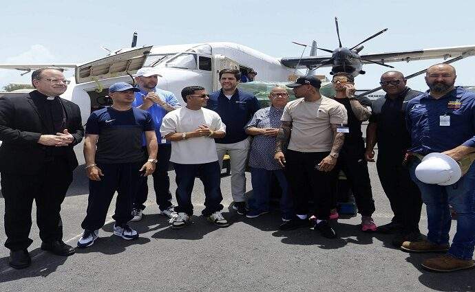 Puerto Rico envía avión con ayuda humanitaria hacia Venezuela