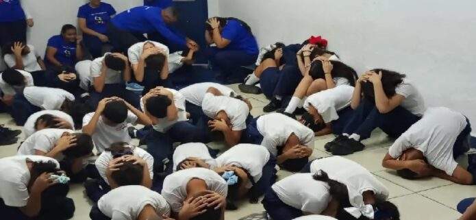 Estudiantes de Maneiro reciben capacitación en materia antisísmica