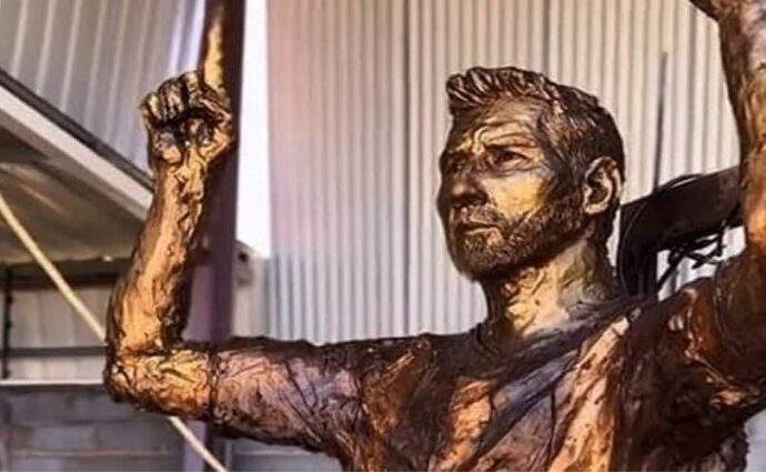 Escultura de Messi viaja a Maracaibo y donaciones médicas llegan a La Guaira