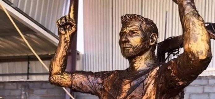 Escultura de Messi viaja a Maracaibo y donaciones médicas llegan a La Guaira