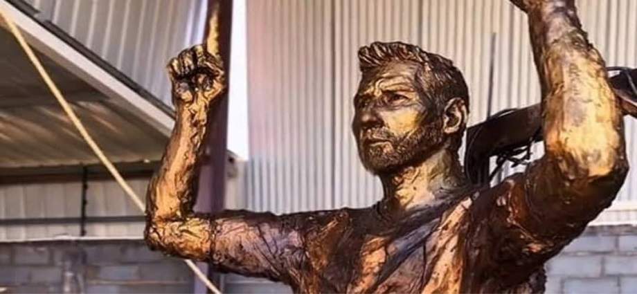 Escultura de Messi viaja a Maracaibo y donaciones médicas llegan a La Guaira