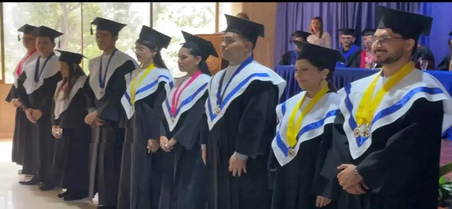 UDONE impone medallas a 67 nuevos profesionales