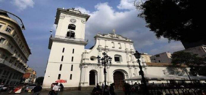 Cierran preventivamente la Catedral de Caracas