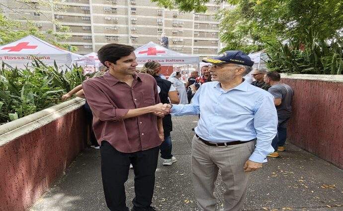 Italia entrega importante cargamento de ayuda humanitaria en La Guaira