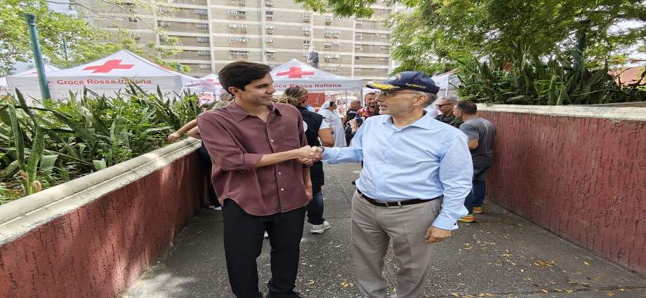 Italia entrega importante cargamento de ayuda humanitaria en La Guaira
