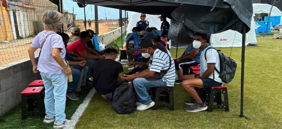 Equipo médico japonés inicia atención gratuita a damnificados por sismos