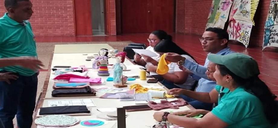 Juguetes artesanales para sanar a niños de La Guaira