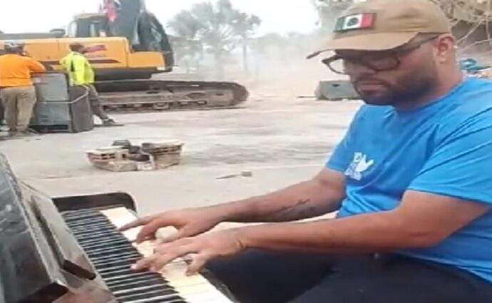Un pianista lleva esperanza a zonas afectadas en La Guaira