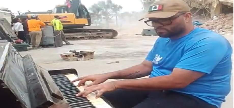 Un pianista lleva esperanza a zonas afectadas en La Guaira