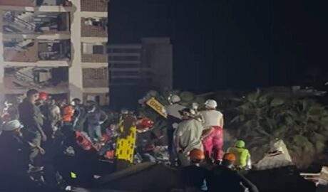Rescatan con vida a dos personas bajo los escombros a casi un mes del terremoto