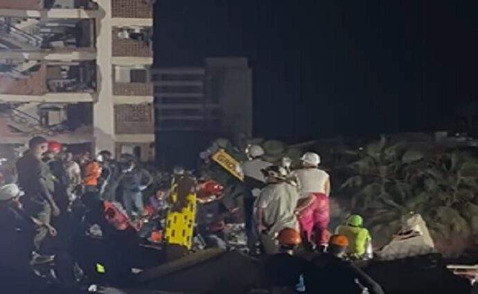 Rescatan con vida a dos personas bajo los escombros a casi un mes del terremoto