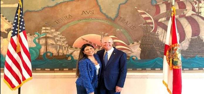 Venezolana asume la dirección estatal de medios del senador Rick Scott en Florida