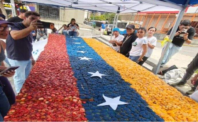 Torta gigante en Caracas para niños afectados por sismos