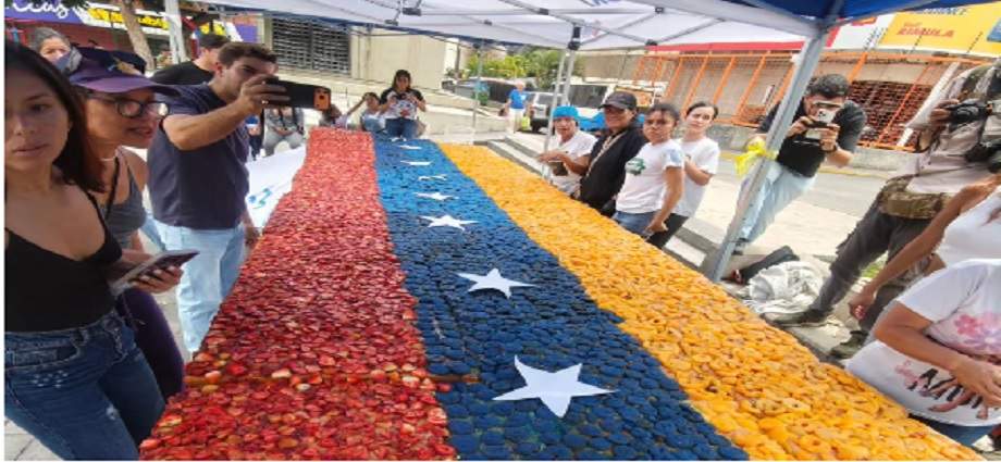 Torta gigante en Caracas para niños afectados por sismos