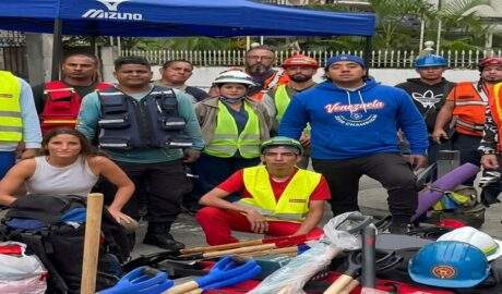 Voluntarios de Nueva Esparta se despliegan en La Guaira
