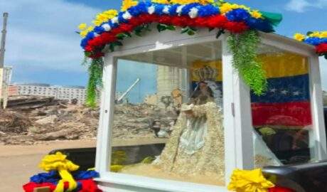 La Virgen del Valle recorre las zonas afectadas por los sismos en La Guaira