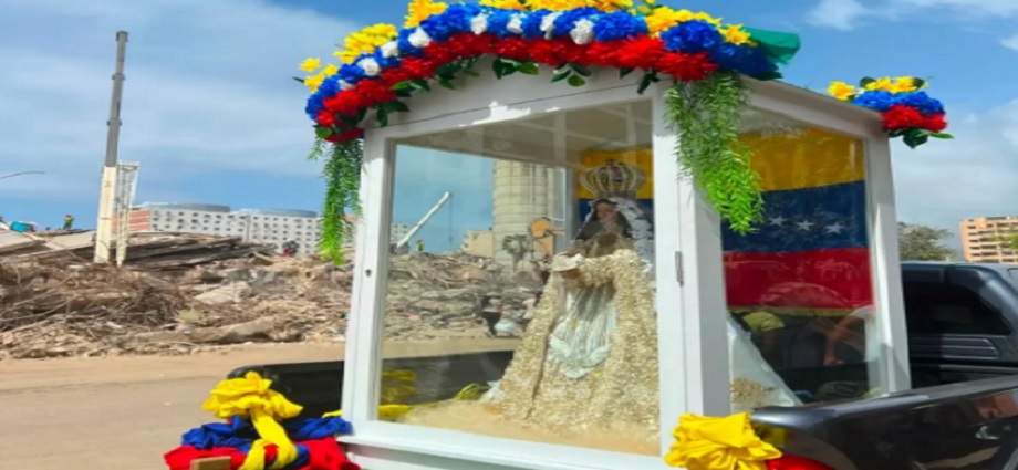 La Virgen del Valle recorre las zonas afectadas por los sismos en La Guaira