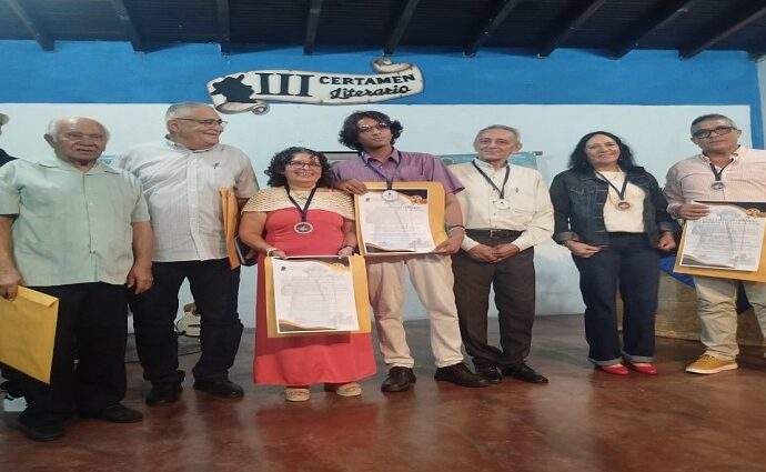 Rinden tributo a Cheguaco con el III Certamen Literario