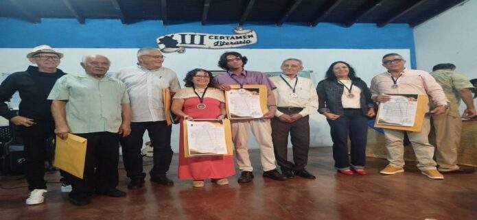 Rinden tributo a Cheguaco con el III Certamen Literario