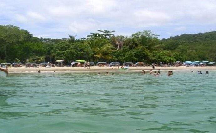 El Ministerio de Turismo evalúa la apertura de diversos balnearios en La Guaira para la temporada vacacional
