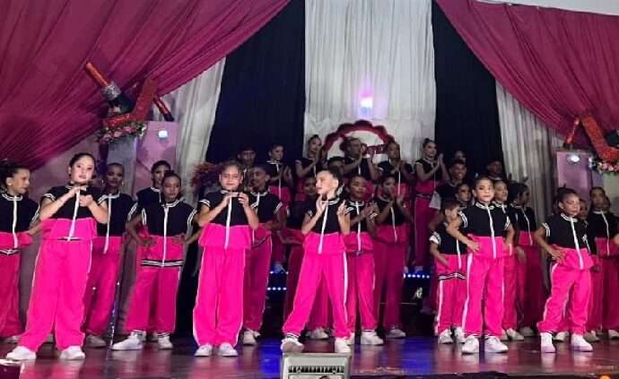 Danza Santa Rosa de Lima celebró ocho años de trayectoria con una variada gala en El Espinal