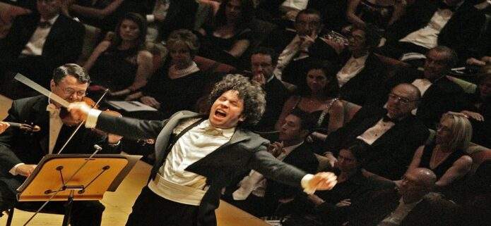Gustavo Dudamel ofrecerá su concierto de despedida en la Filarmónica de Los Ángeles a beneficio de Venezuela