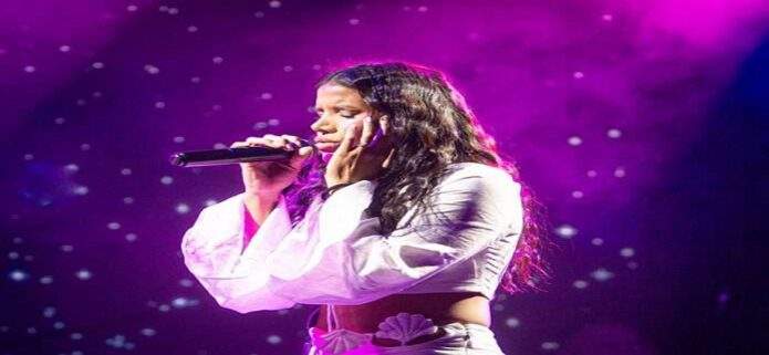 Jeszi conquista el primer lugar de Monitor Latino con su sencillo «Bombillo»