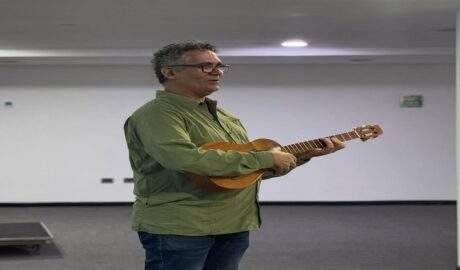 Maneiro promueve el bienestar emocional a través de la música tradicional