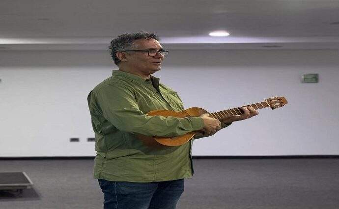 Maneiro promueve el bienestar emocional a través de la música tradicional