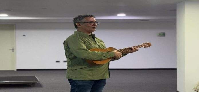 Maneiro promueve el bienestar emocional a través de la música tradicional