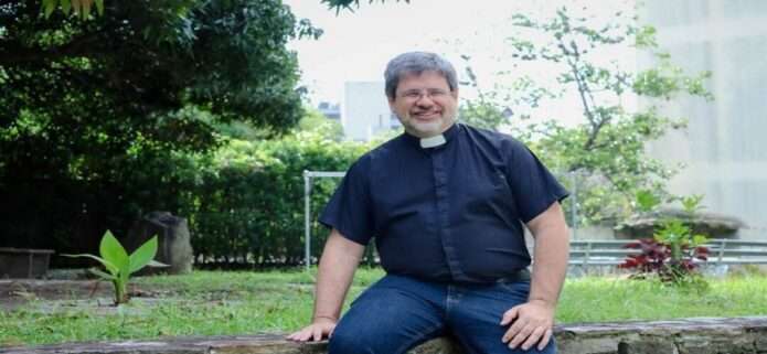 Un sacerdote venezolano dirá presente en el Festival de Venecia