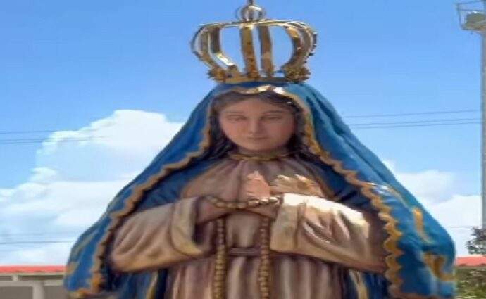 Josué Benjamín culmina la escultura a gran escala de la Virgen del Valle para Puerto La Cruz